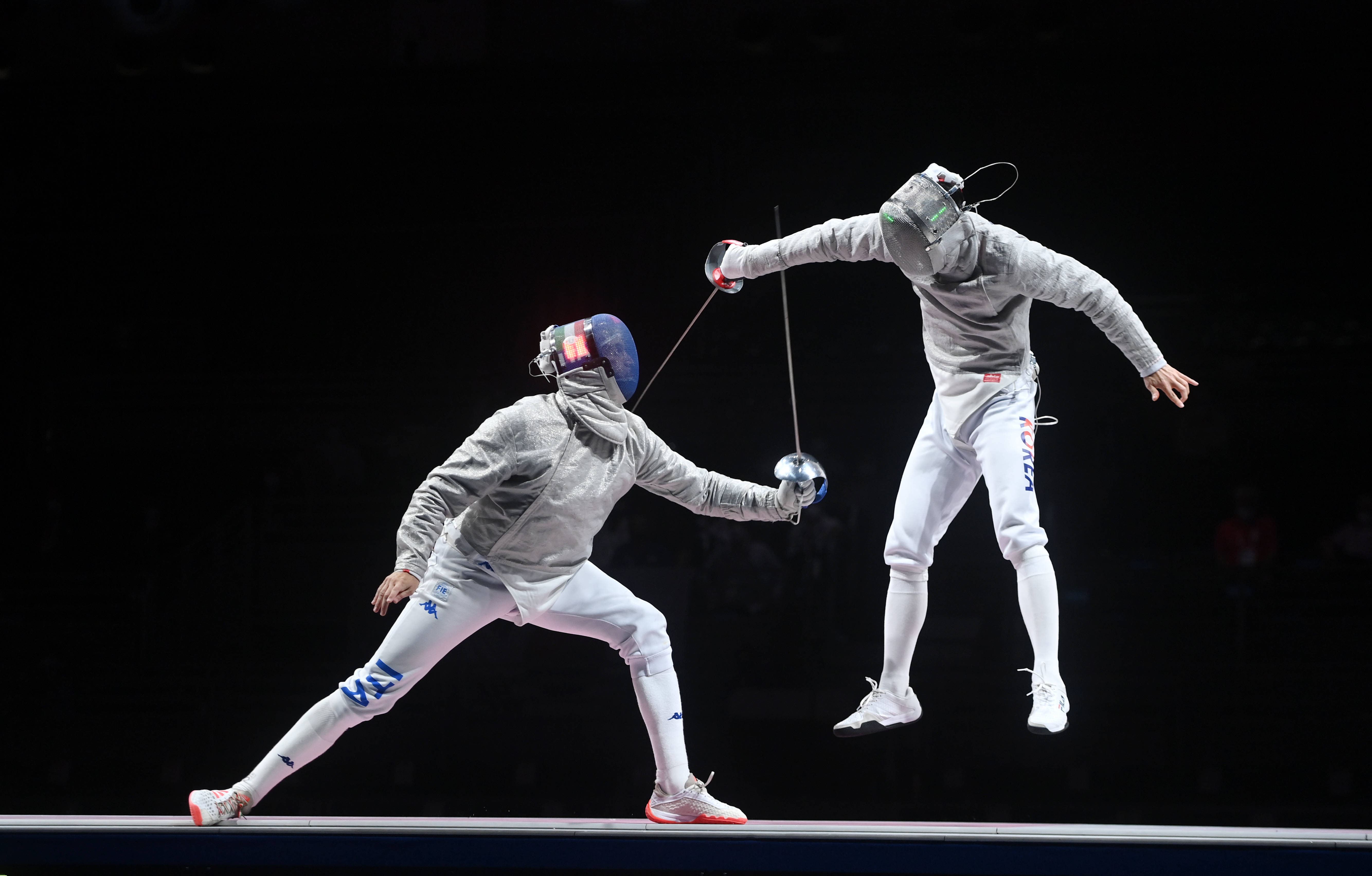 关于法国选手在击剑混合团体赛中力压群雄登顶的信息 关于法国选手在击剑混合团体赛中力压群雄登顶的信息