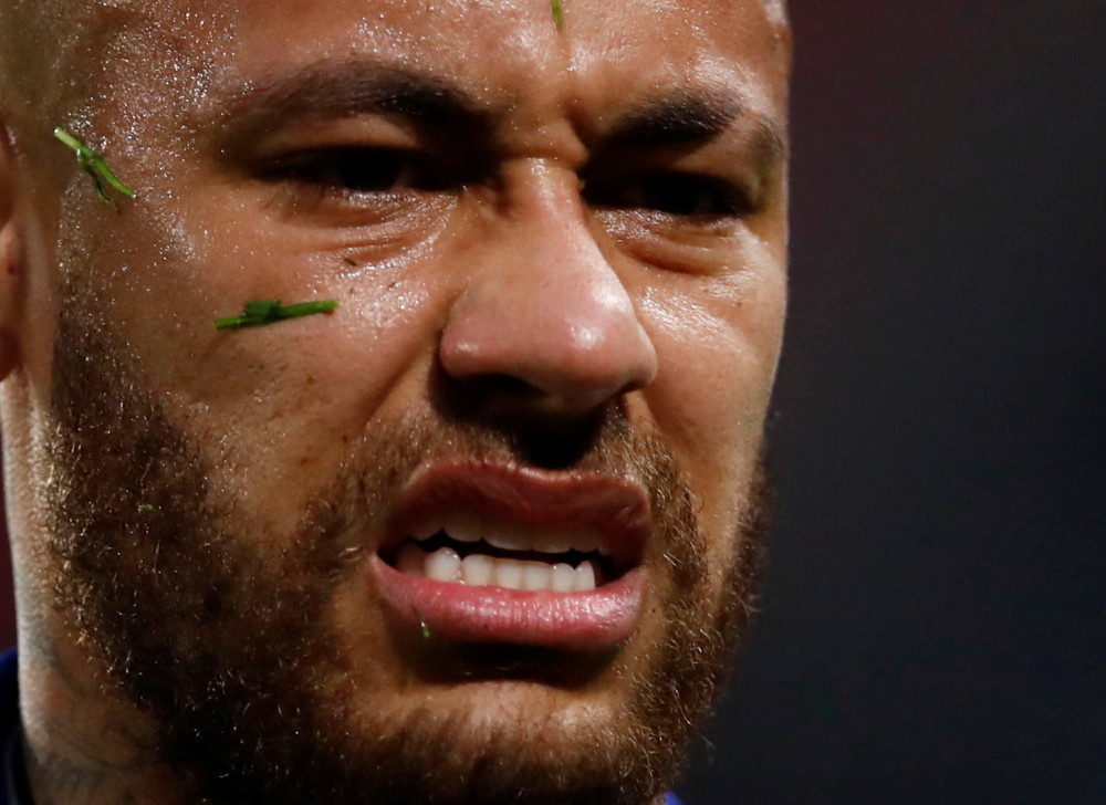 关于巴黎平局受阻小组领先遭挑战，形势严峻的信息